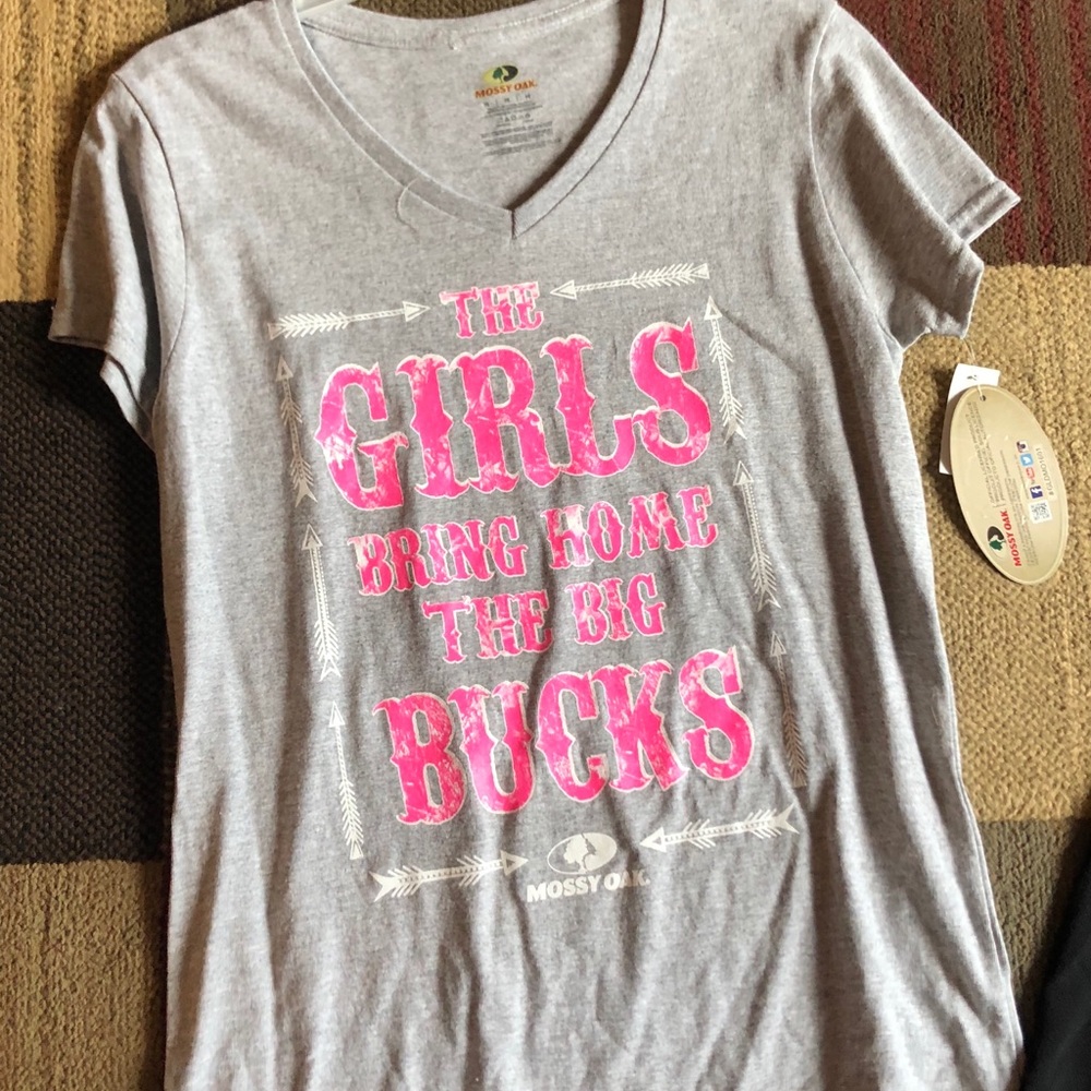 v neck tee